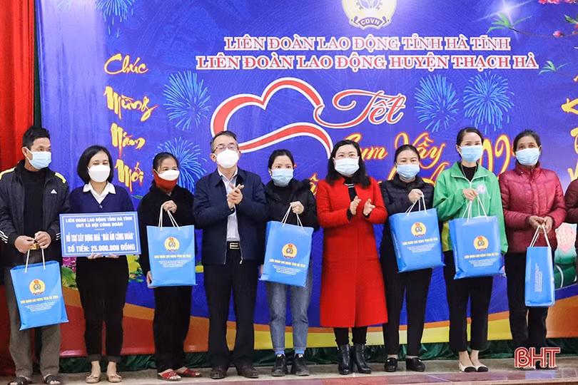 “Tết sum vầy - Xuân bình an” đến với người lao động Thạch Hà