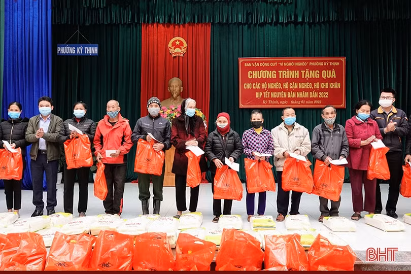 Formosa Hà Tĩnh trao 230 suất quà tết cho người nghèo TX Kỳ Anh