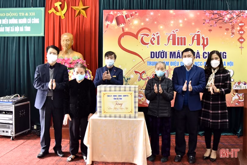 Lãnh đạo tỉnh chúc Tết các cơ sở chăm sóc người có công, bảo trợ xã hội ở Hà Tĩnh, Nghệ An