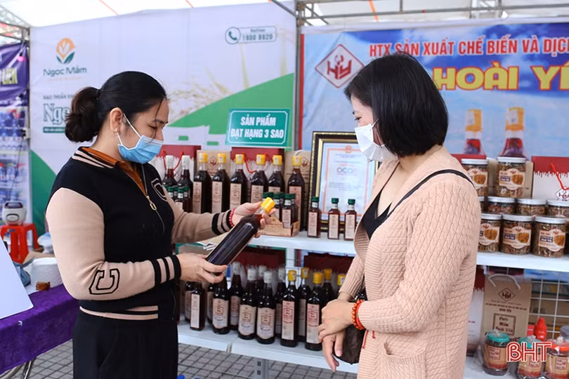 Thỏa sức sắm tết tại Hội chợ Sản phẩm OCOP và đặc sản Hà Tĩnh