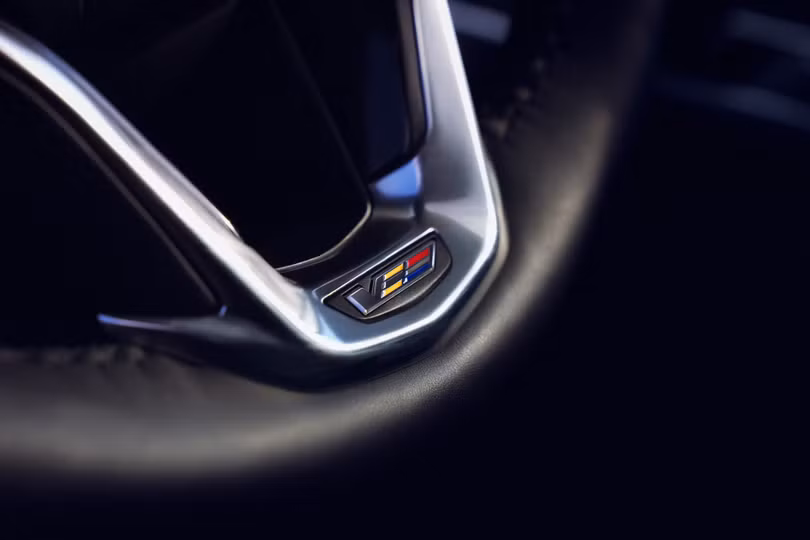 Cadillac Escalade-V 2023 ra mắt, quyết đấu BMW M và Mercedes-AMG