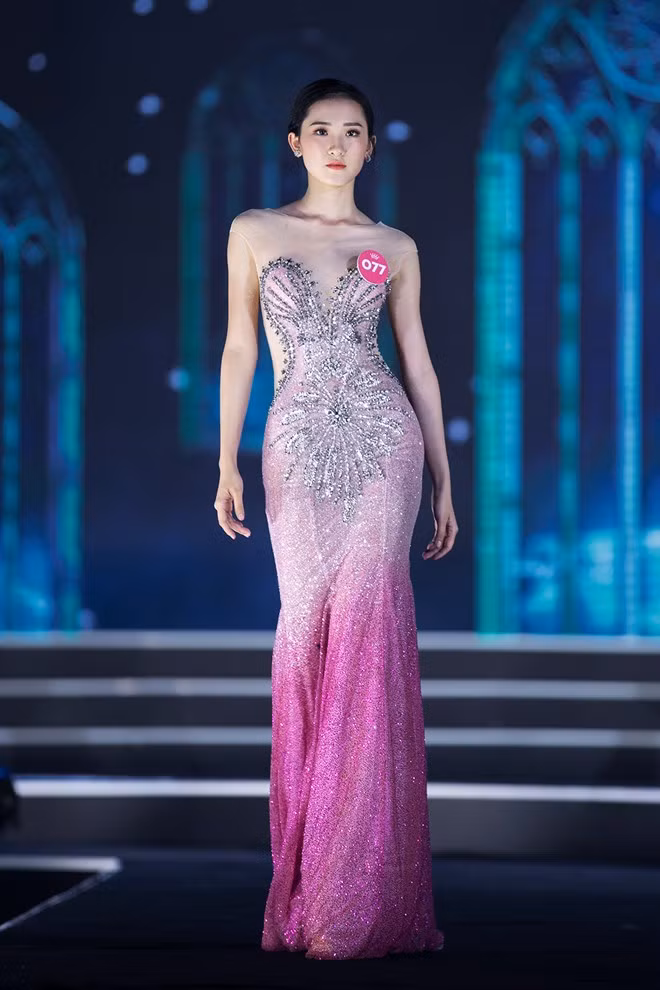 Thí sinh Hoa hậu Việt Nam lộng lẫy trong thiết kế dạ hội
