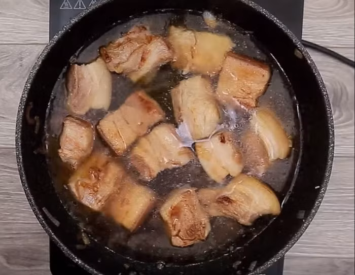 Tối nay ăn gì: Cách làm thịt kho tàu đơn giản mà vẫn đậm đà