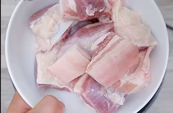 Tối nay ăn gì: Cách làm thịt kho tàu đơn giản mà vẫn đậm đà
