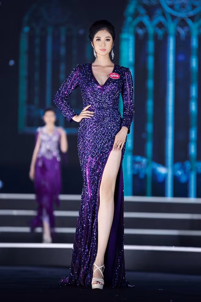 Thí sinh Hoa hậu Việt Nam lộng lẫy trong thiết kế dạ hội