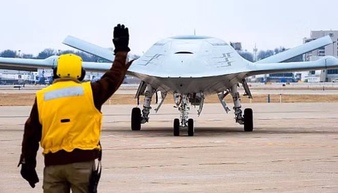 Boeing chế tạo máy bay tiếp nhiên liệu không người lái cho Hải quân Mỹ