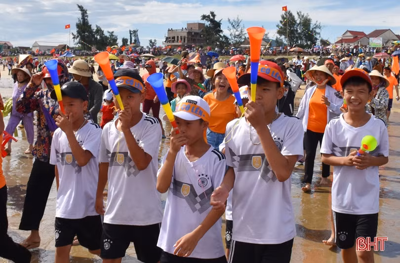 Vui như lễ hội đua thuyền mừng Quốc khánh!
