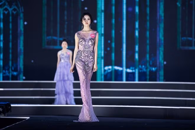 Thí sinh Hoa hậu Việt Nam lộng lẫy trong thiết kế dạ hội