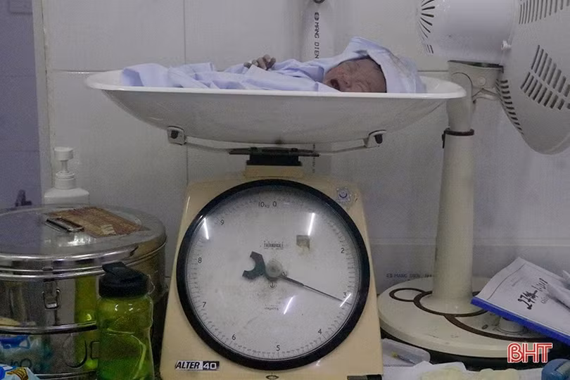 Em bé Hà Tĩnh sinh ngày 2/9 được đặt tên Quốc Khánh