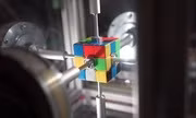 Robot giải khối rubik trong 0,38 giây, phá kỷ lục của con người