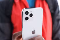 “Chiếc iPhone 12 đầu tiên về Việt Nam giá không dưới 200 triệu đồng”