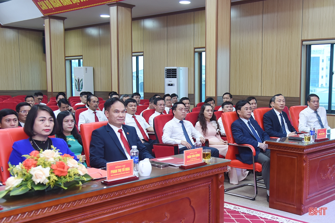 Chuyển giao đảng bộ cơ sở Agribank Chi nhánh Hà Tĩnh và Agribank Chi nhánh Hà Tĩnh II