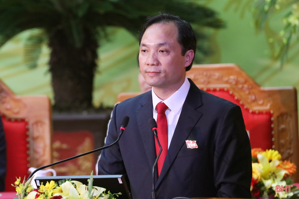 Đại hội Đảng bộ Hà Tĩnh thành công tốt đẹp, Thủ tướng tặng hoa chúc mừng Ban Chấp hành nhiệm kỳ mới