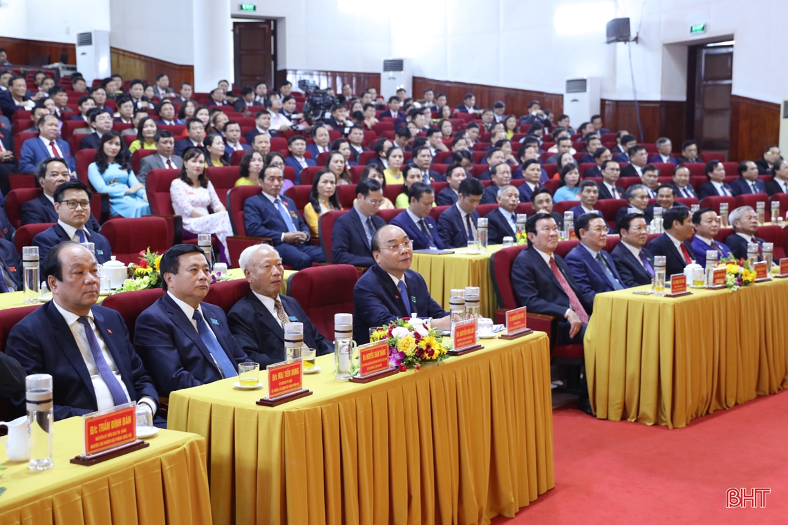 Đại hội Đảng bộ Hà Tĩnh thành công tốt đẹp, Thủ tướng tặng hoa chúc mừng Ban Chấp hành nhiệm kỳ mới
