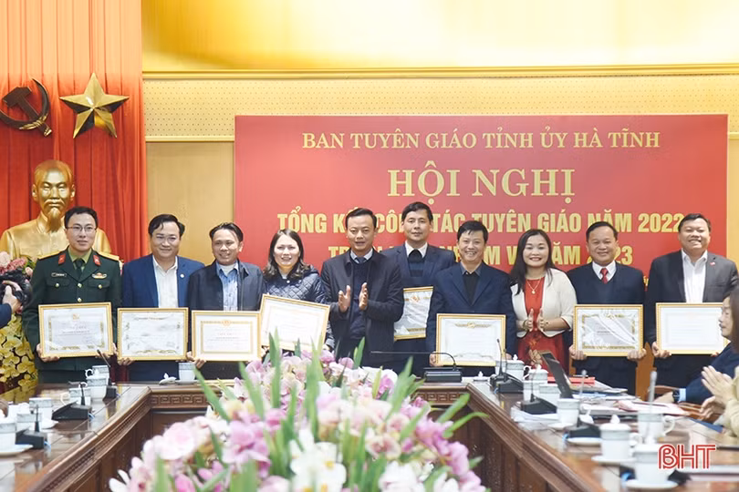 Đổi mới công tác tuyên giáo gắn với học và làm theo Bác thiết thực, hiệu quả