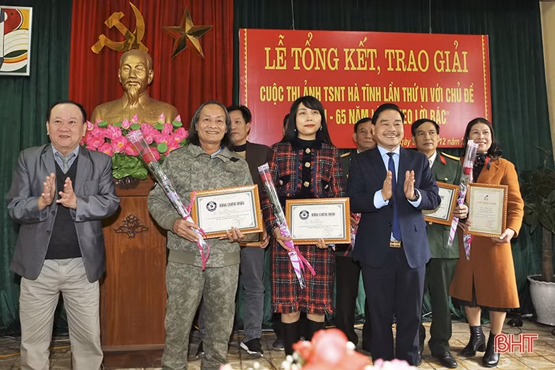 11 tác phẩm đạt giải Cuộc thi Ảnh thời sự nghệ thuật “Hà Tĩnh - 65 năm làm theo lời Bác”