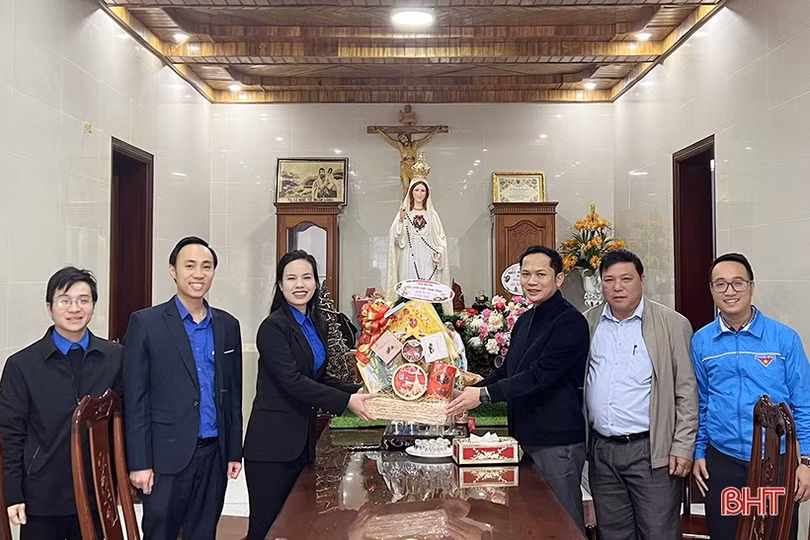 Tỉnh đoàn, Hội LHTN Hà Tĩnh chúc mừng Giáng sinh tại các địa bàn