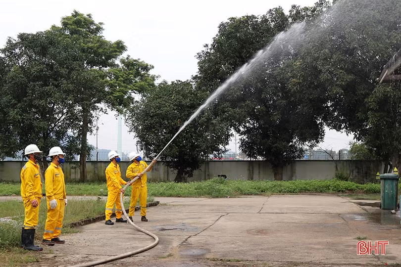 Diễn tập các tình huống cháy, nổ khí gas ở Nghi Xuân
