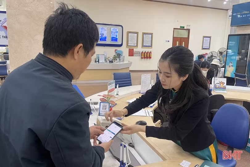Cẩn trọng với hình thức vay tiền trực tuyến dịp cuối năm