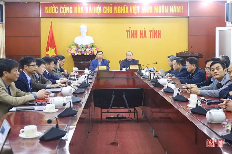 Tiếp tục lấy người dân, doanh nghiệp là trung tâm thực hiện chuyển đổi số