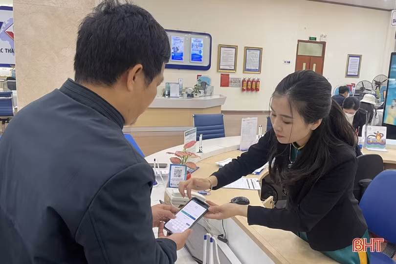 Khách hàng ở Hà Tĩnh trúng giải đặc biệt “Đăng ký BIDV SmartBanking - rinh quà chất”