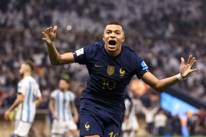 Argentina vô địch World Cup sau loạt luân lưu
