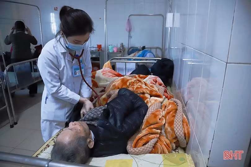 Nền nhiệt ở Hà Tĩnh giảm sâu, người cao tuổi cần được chăm sóc chu đáo