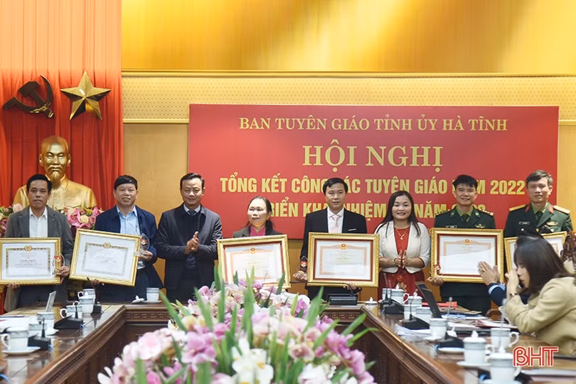 Đổi mới công tác tuyên giáo gắn với học và làm theo Bác thiết thực, hiệu quả