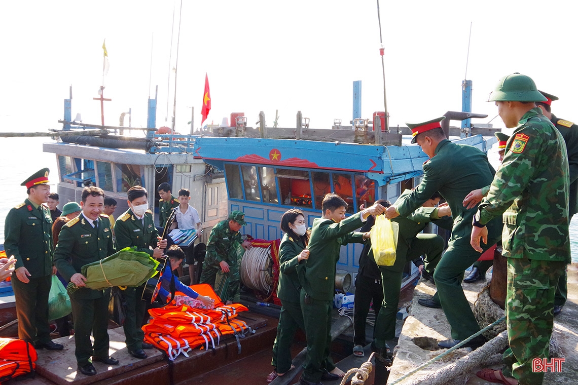 Mang xuân ấm từ đất liền ra đảo Sơn Dương