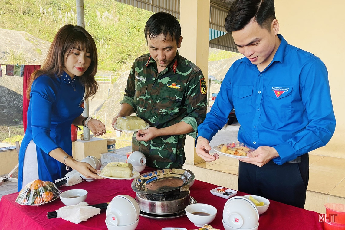 Mang xuân ấm từ đất liền ra đảo Sơn Dương