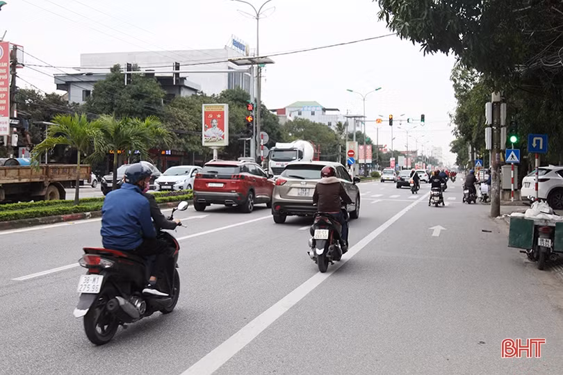 Di chuyển như thế nào khi cùng lúc có 2 hệ thống đèn tín hiệu giao thông tại TP Hà Tĩnh?