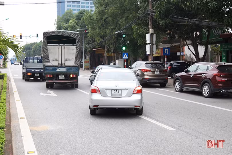 Di chuyển như thế nào khi cùng lúc có 2 hệ thống đèn tín hiệu giao thông tại TP Hà Tĩnh?