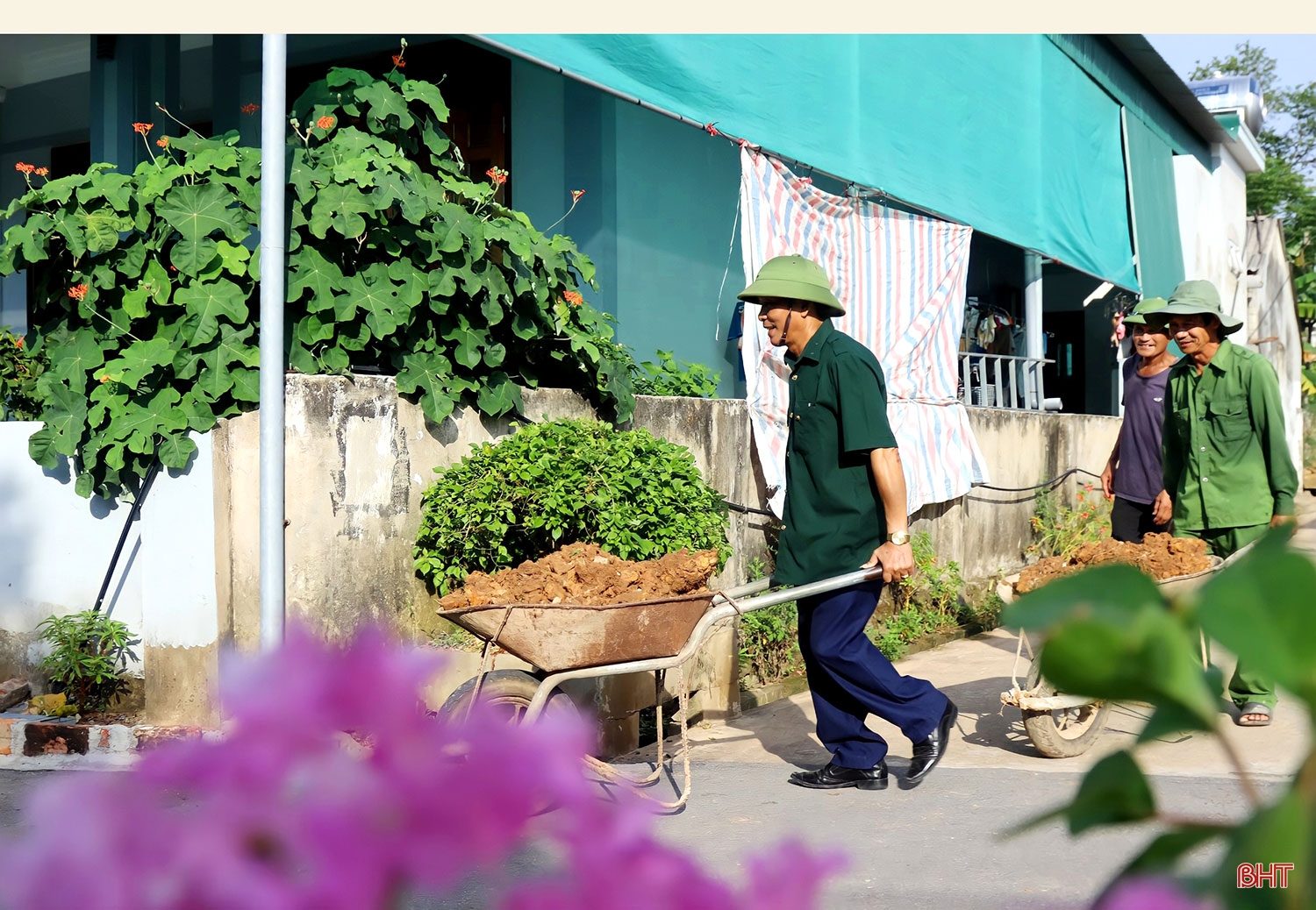 Bí thư chi bộ vùng giáo hơn 20 năm “nặng” việc làng, tiên phong việc Đảng