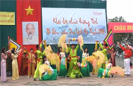 Khai hội chùa Hương Tích - mở đầu năm du lịch Hà Tĩnh
