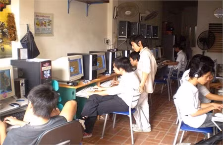 Nghiện game - "căn bệnh" thường gặp của trẻ khi thiếu sự quản lý, giáo dục của gia đình(Ảnh minh hoạ)
