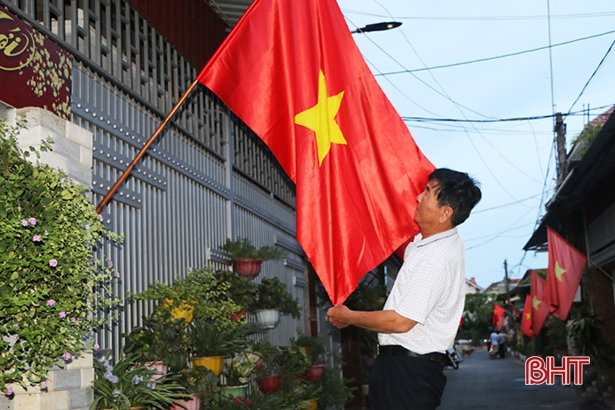 “Nước non Việt Nam ta vững bền…”