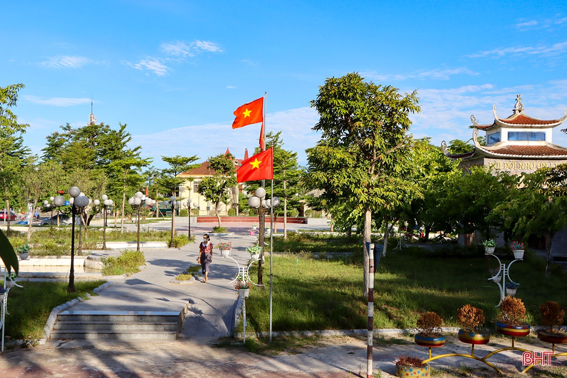 Hà Tĩnh sôi nổi khí thế thi đua trên những công trình chào mừng đại hội Đảng