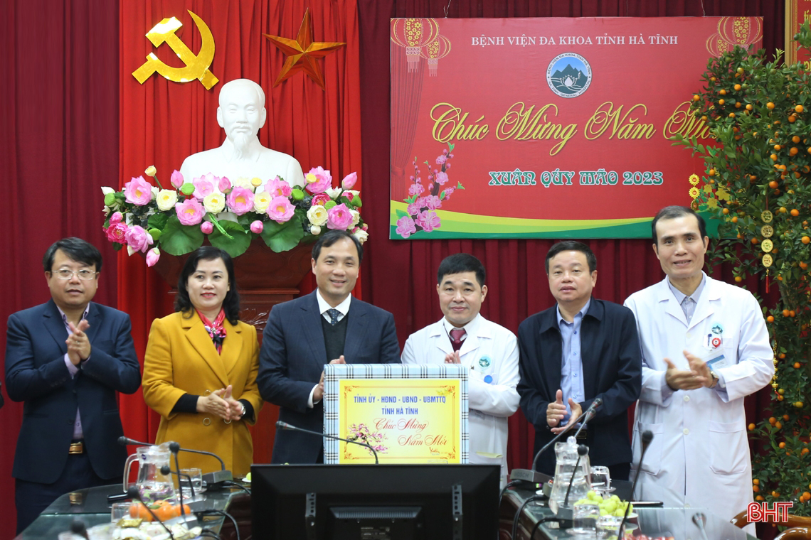Bí thư Tỉnh ủy chúc mừng năm mới các đơn vị làm nhiệm vụ trực tết