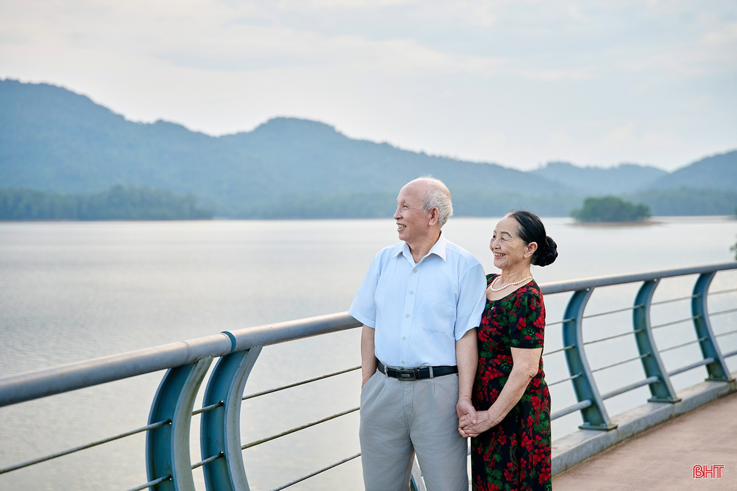 Ông Nguyễn Tiến Dũng - Giám đốc BQL Khu bảo tồn thiên nhiên Kẻ Gỗ cho biết: "Dịp nghỉ lễ năm nay hồ Kẻ Gỗ đón một lượng khách lớn, có thời điểm gấp 3 lần ngày thường. Điểm đặc biệt là có nhiều đoàn khách thường đi theo hình thức gia đình, hoặc đại gia đình, họ đến từ khắp mọi miền Tổ quốc".