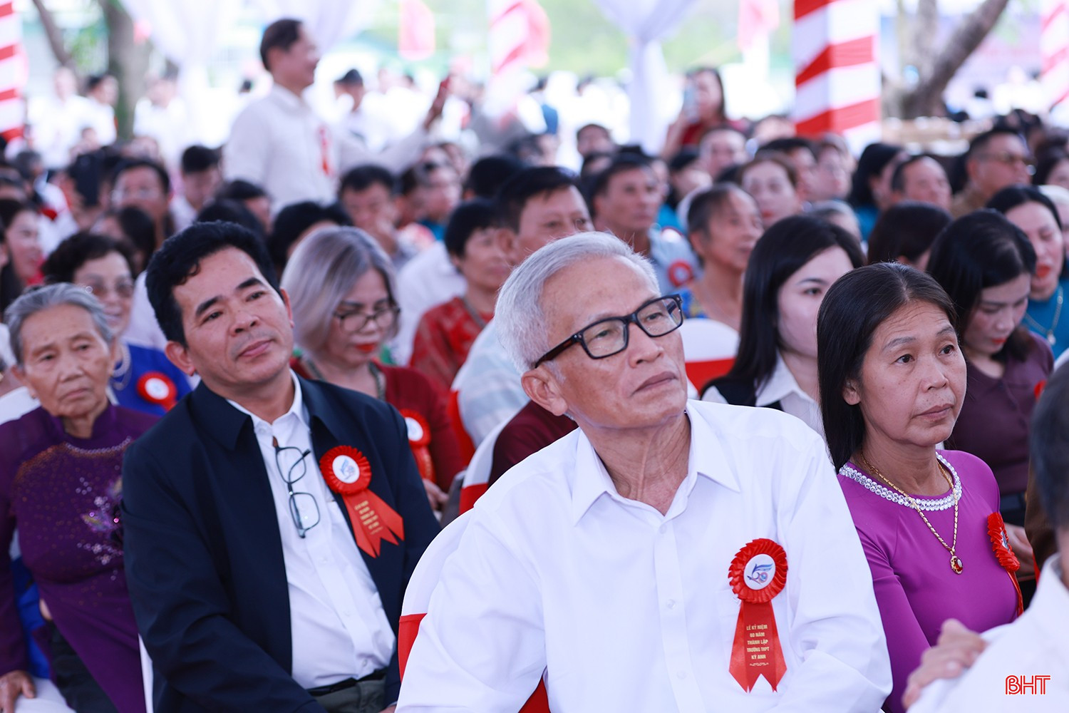 Đông đảo các thế hệ học sinh của nhà trường đã về tham dự buổi lễ.