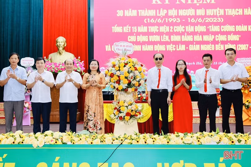 Tăng cường chăm lo, đào tạo nghề cho người mù, người khuyết tật