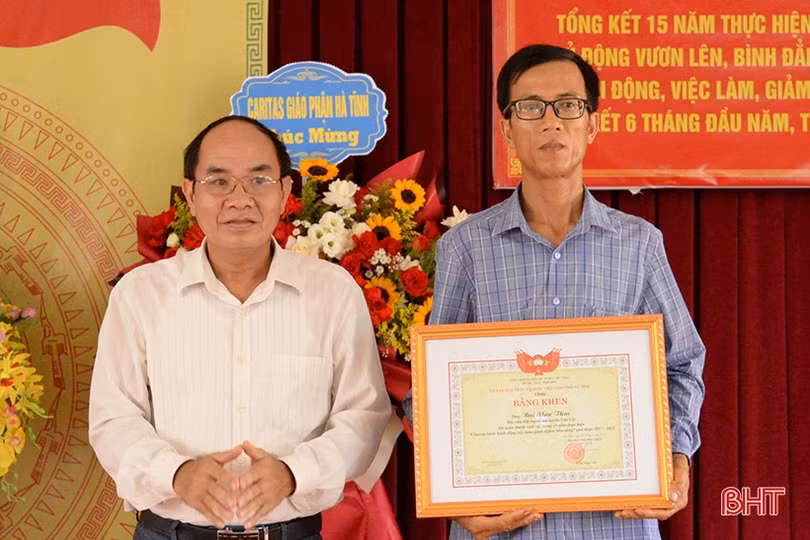 Kết nối đào tạo nghề, hỗ trợ việc làm cho người mù huyện Can Lộc