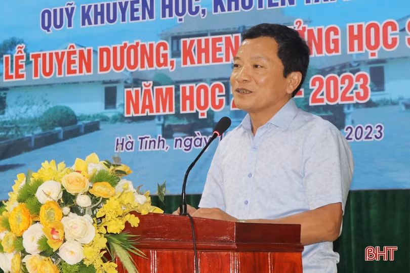 Trao thưởng hơn 650 triệu đồng cho giáo viên, học sinh giỏi Hà Tĩnh