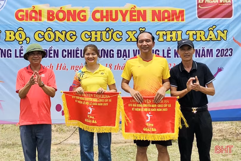 Tượng Sơn giải nhất bóng chuyền nam cán bộ, công chức cấp xã Thạch Hà
