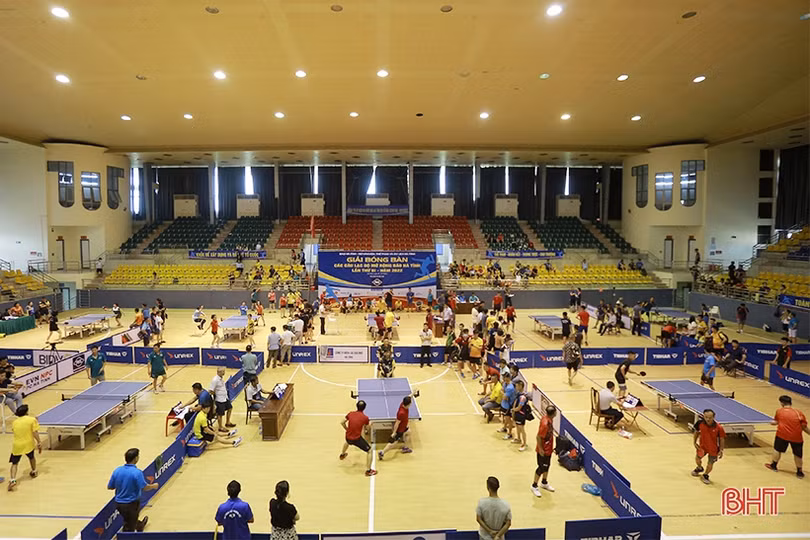 Hơn 260 VĐV tham gia Giải Bóng bàn các CLB mở rộng Báo Hà Tĩnh lần thứ IV