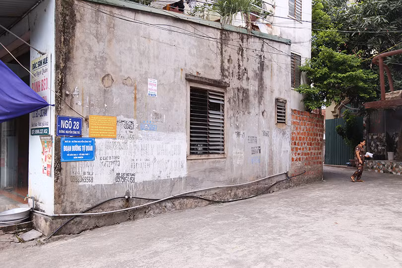 “Rác” quảng cáo tràn lan khắp phố phường Hà Tĩnh