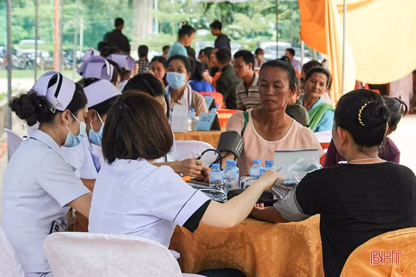 Đoàn tình nguyện Hà Tĩnh tại Khăm Muồn tổ chức nhiều hoạt động thiện nguyện
