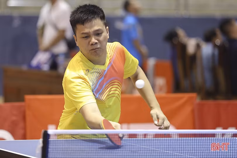 Nhiều pha bóng hấp dẫn trong trận chung kết đôi nam, đôi nam nữ Giải Bóng bàn Báo Hà Tĩnh