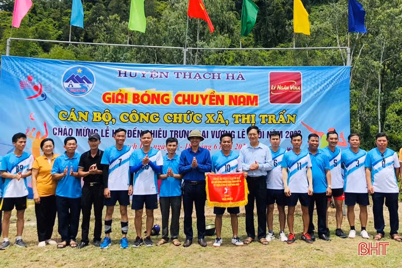 Tượng Sơn giải nhất bóng chuyền nam cán bộ, công chức cấp xã Thạch Hà