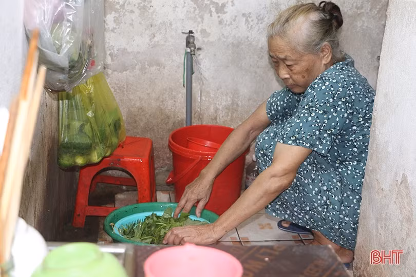 Bệnh nhân “xóm” chạy thận ở Hà Tĩnh cơ cực trong nắng nóng